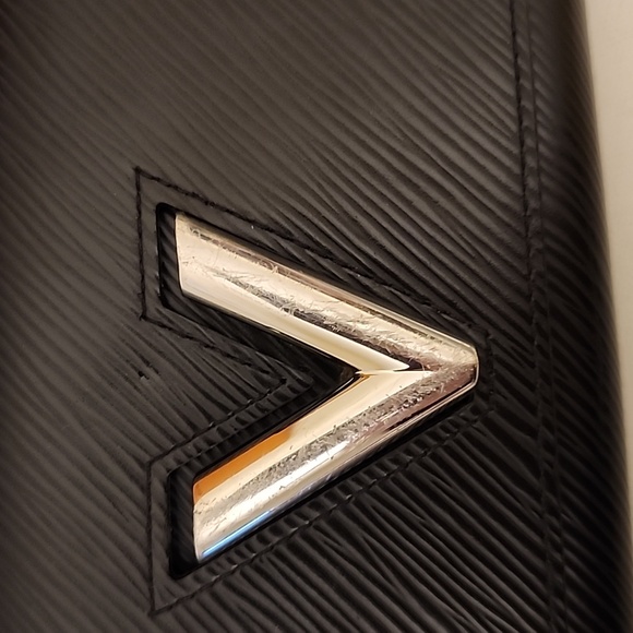 LOUIS VUITTON Epi LV Twist Crossbody Purse Wallet WOC + Original Box - Picture 10 of 17